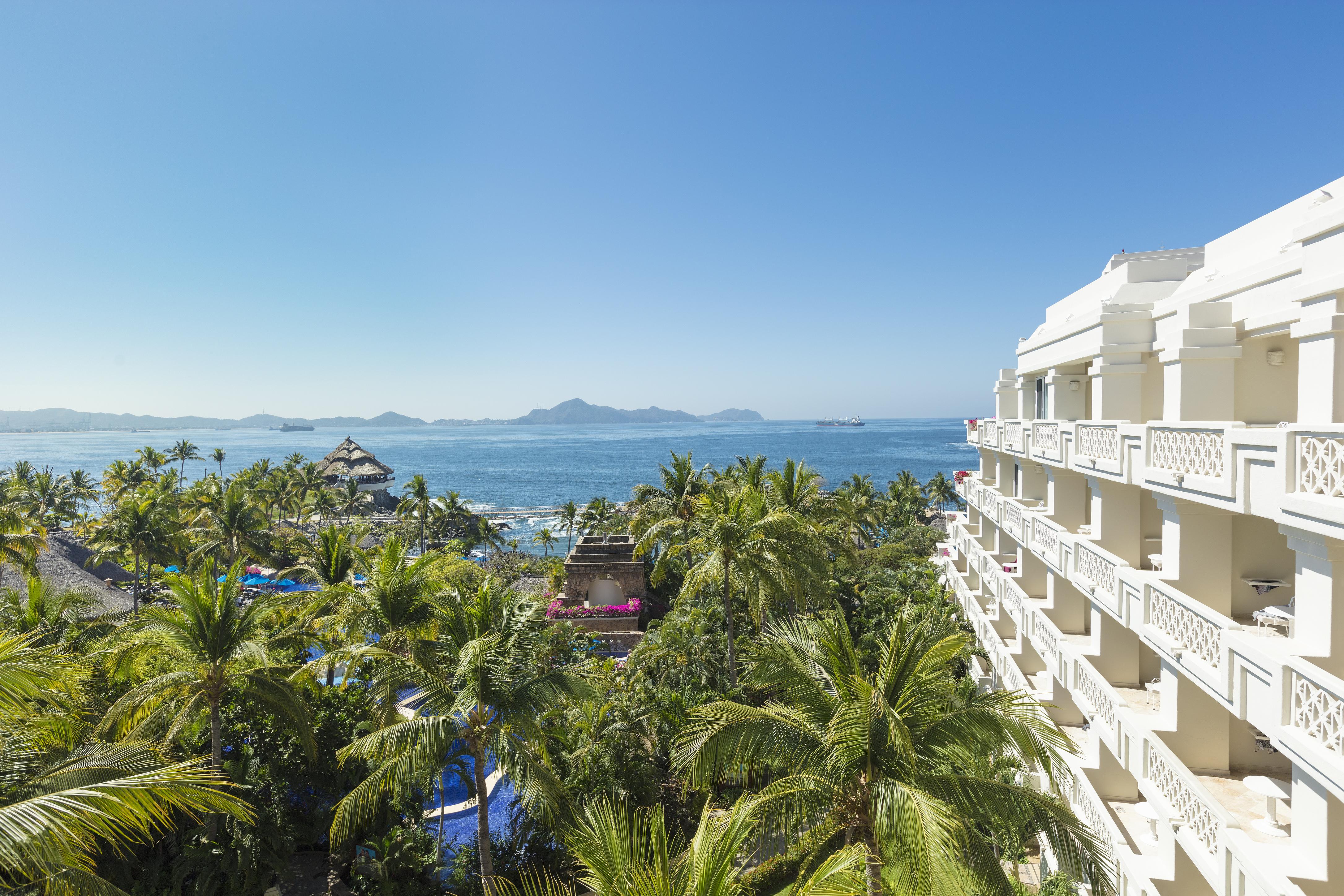 ホテル バルセロ カルミナ オールインクルーシブ マンサニージョ エクステリア 写真 View of the bay from the hotel